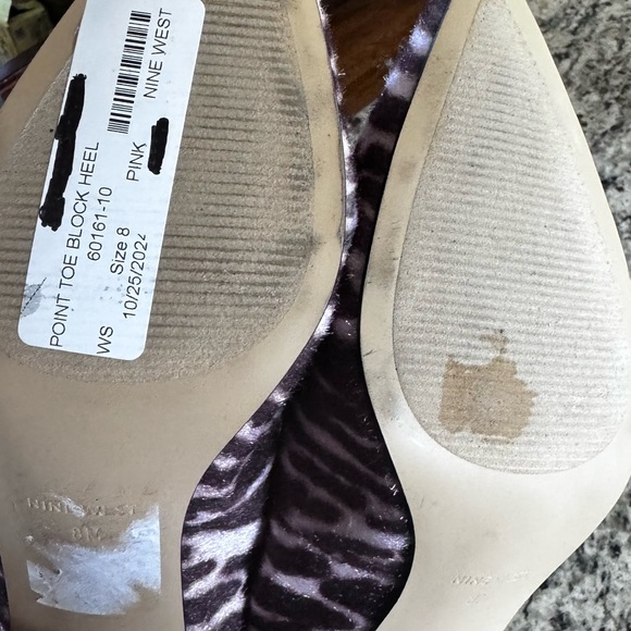 Never worn- Nine West Jolanda Classic Fabric Tiger Print Block Heel Pump Size 8 - Picture 9 of 9